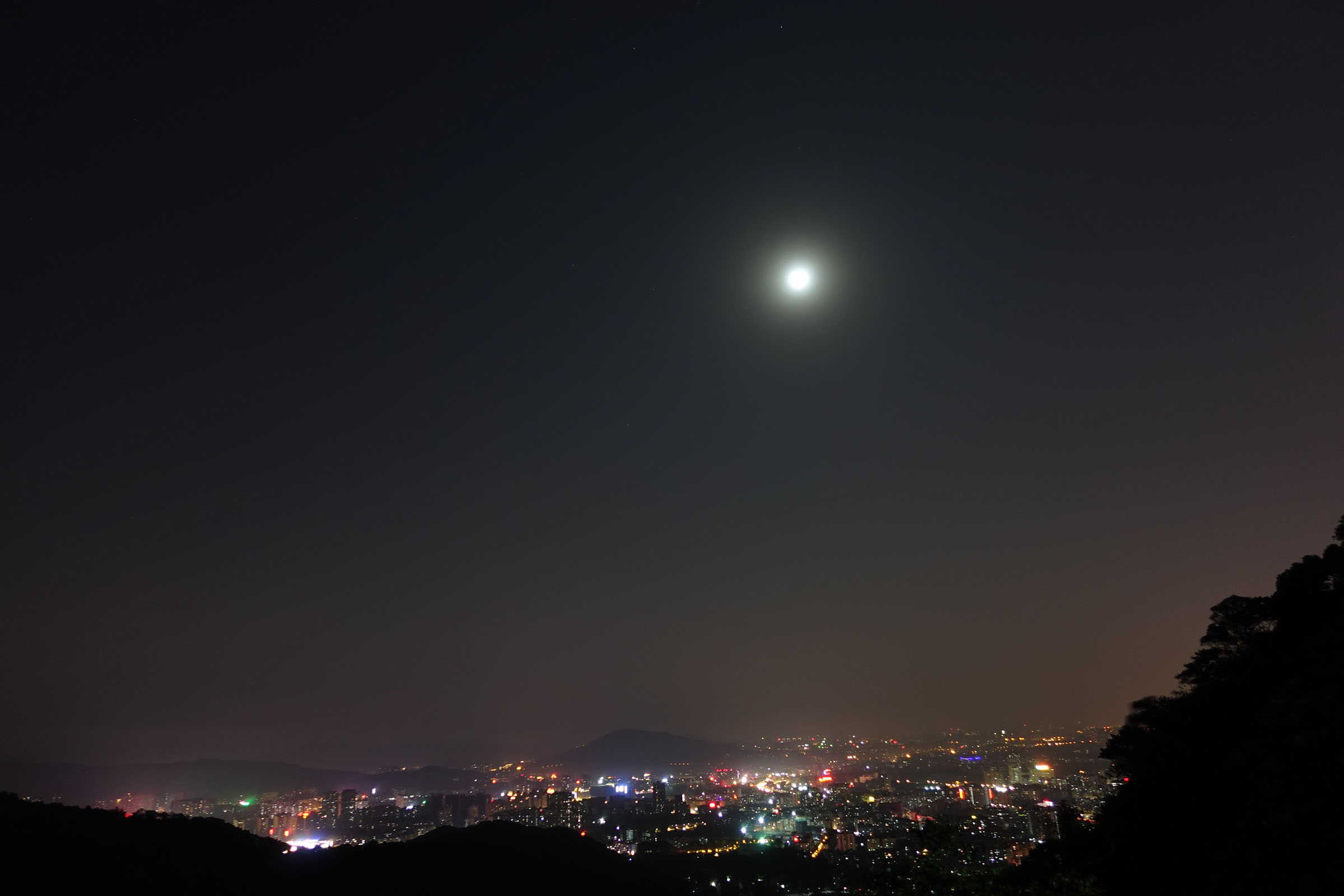 白云山夜景，十六的月亮格外圆