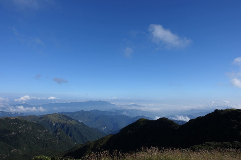 船底顶清澈的天空