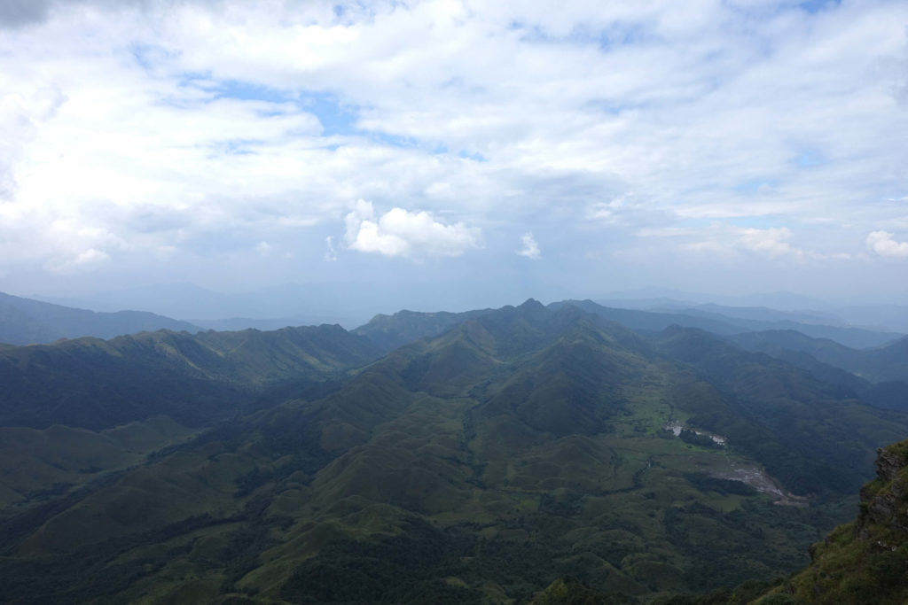 船底顶高嶂顶眺望远方